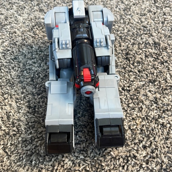 Transformers Megatron action figure, transforms in 11 moves - Picture 8 of 13